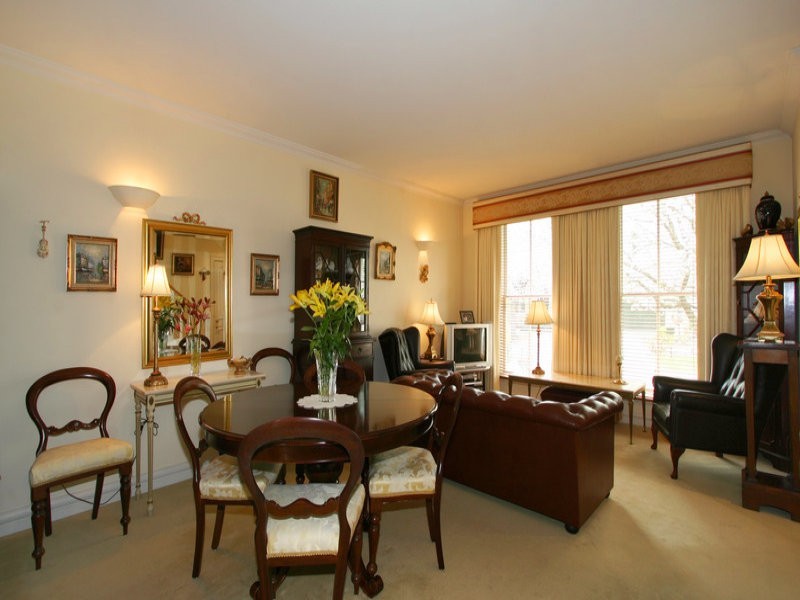 6 Martens Place, Dingley Village VIC 3172