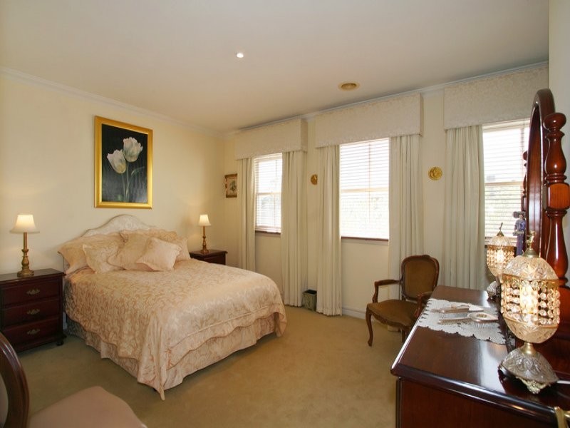 6 Martens Place, Dingley Village VIC 3172