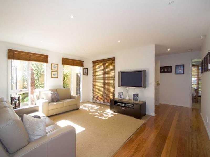 26 Fernhill Drive, Dingley Village VIC 3172