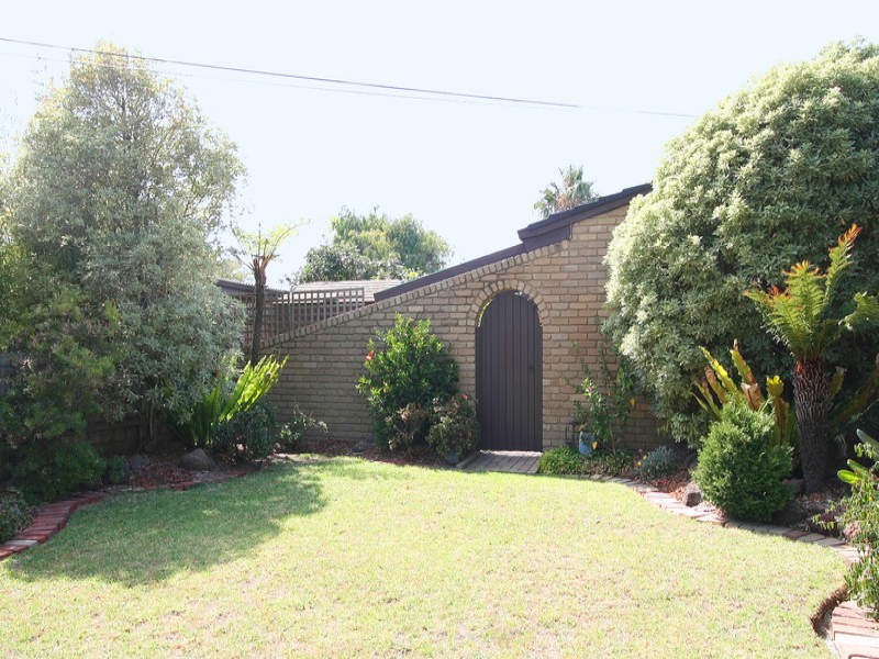 9 St. Cuthberts Avenue, Dingley Village VIC 3172