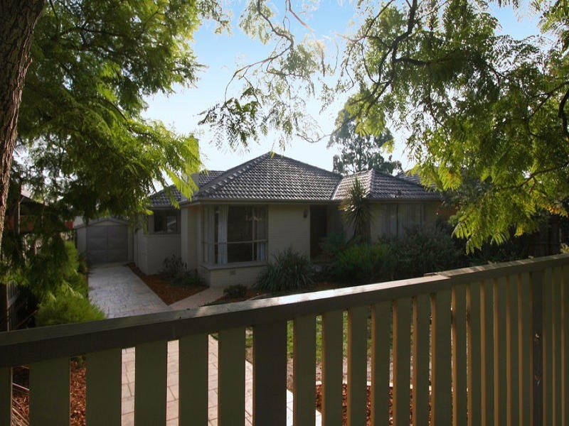 8 Shelford Grove, Dingley Village VIC 3172