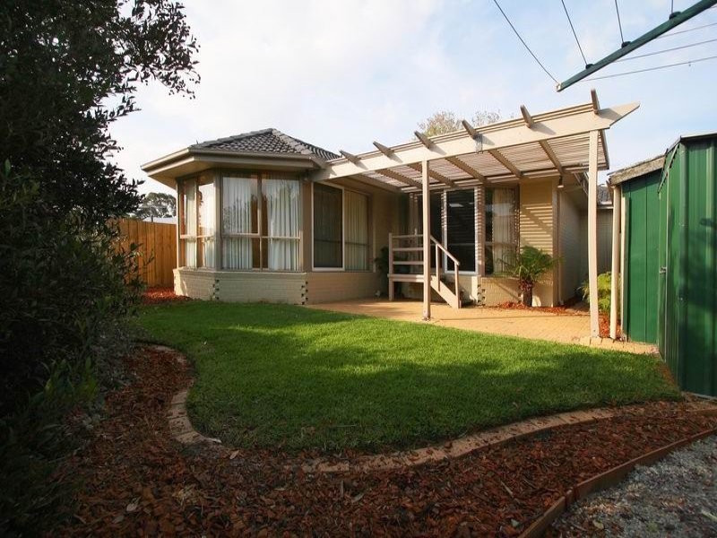 8 Shelford Grove, Dingley Village VIC 3172