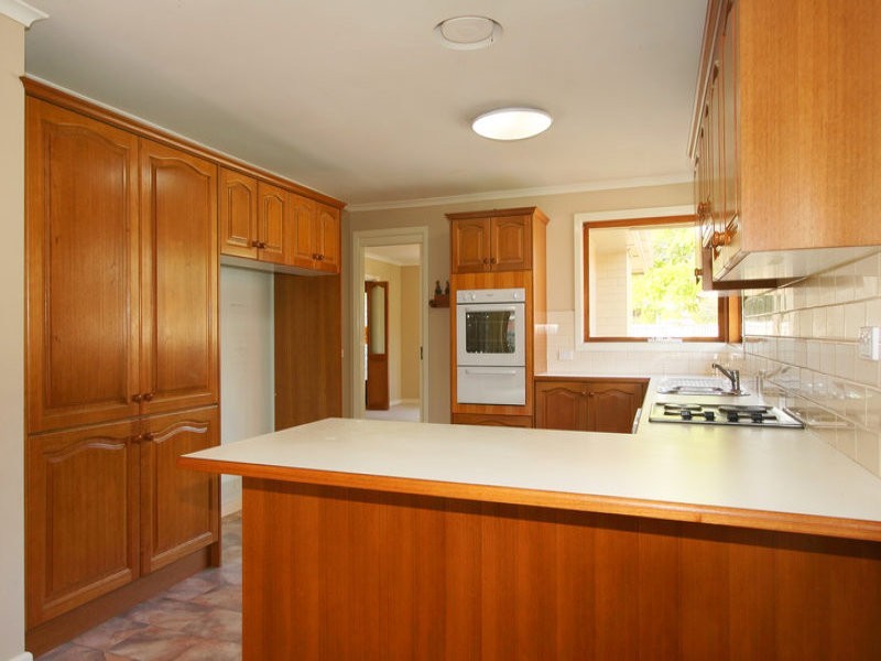 8 Shelford Grove, Dingley Village VIC 3172