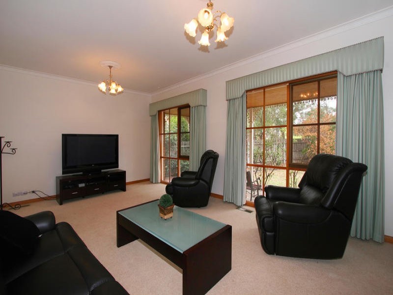 17 Newbridge Close, Dingley Village VIC 3172