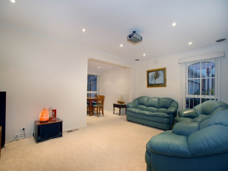 12 Glenelg Court, Dingley Village VIC 3172