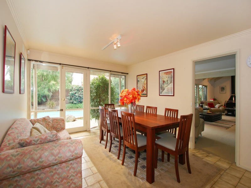 25 Greenwoods Close, Dingley Village VIC 3172