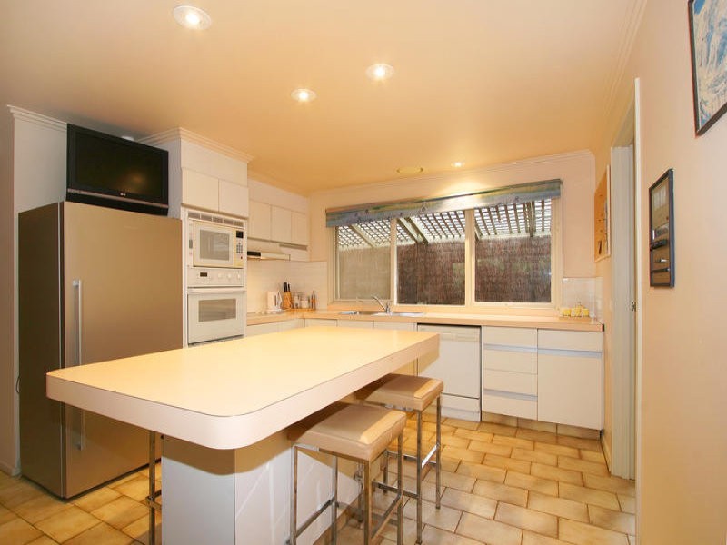 25 Greenwoods Close, Dingley Village VIC 3172