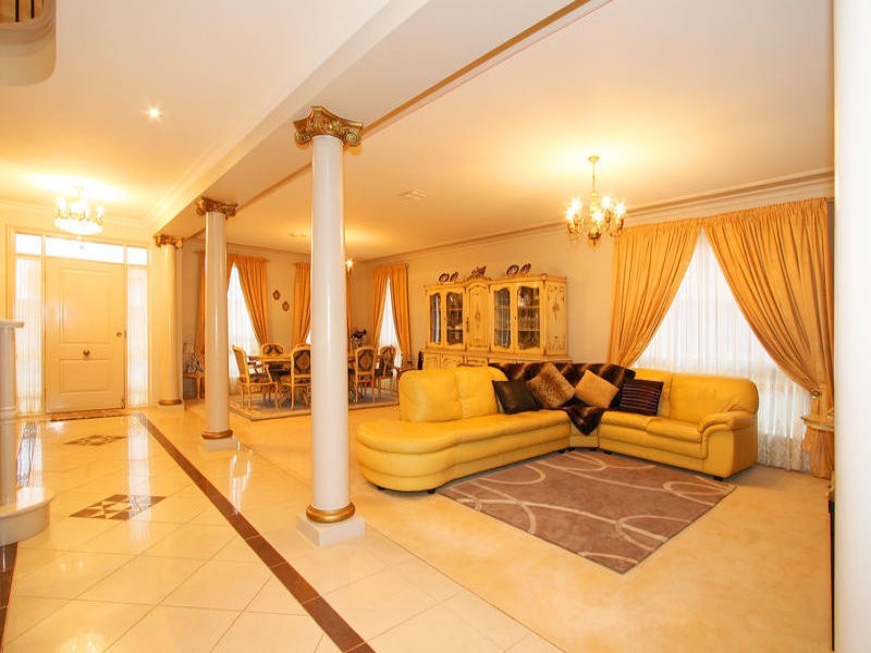 25 Wheatland Crescent, Dingley Village VIC 3172