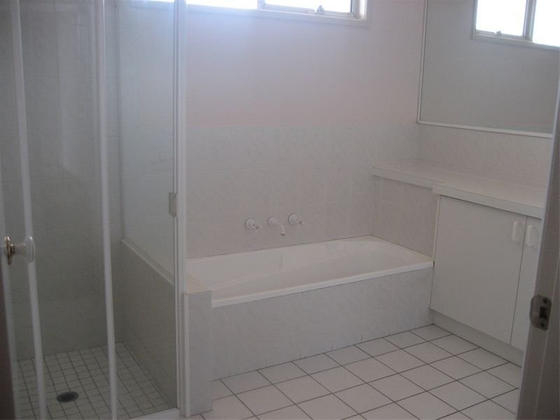 8 Shoal Court, Dingley Village VIC 3172