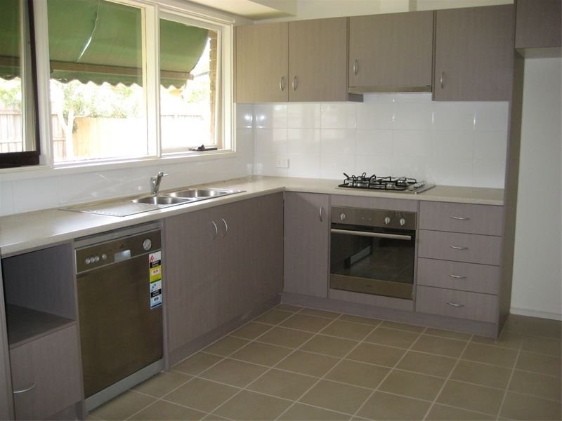 32 Village Drive, Dingley Village VIC 3172