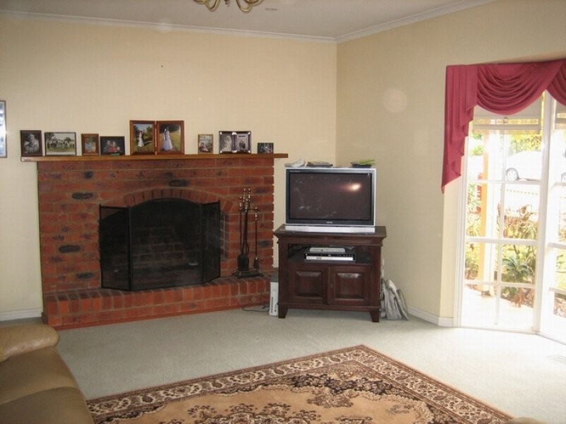 2 Emma Place, Dingley Village VIC 3172