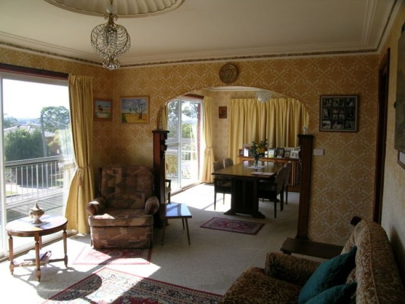 6 Hillcrest  Avenue, Bateau Bay NSW 2261