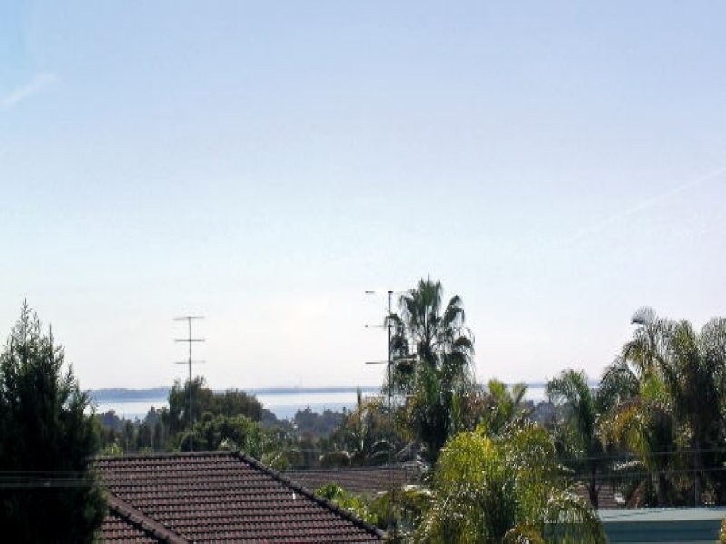 6 Hillcrest  Avenue, Bateau Bay NSW 2261