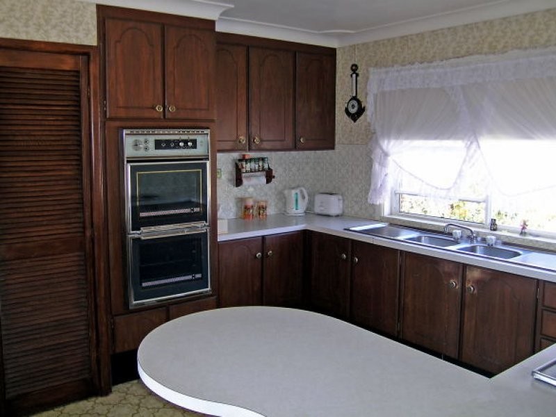 6 Hillcrest  Avenue, Bateau Bay NSW 2261