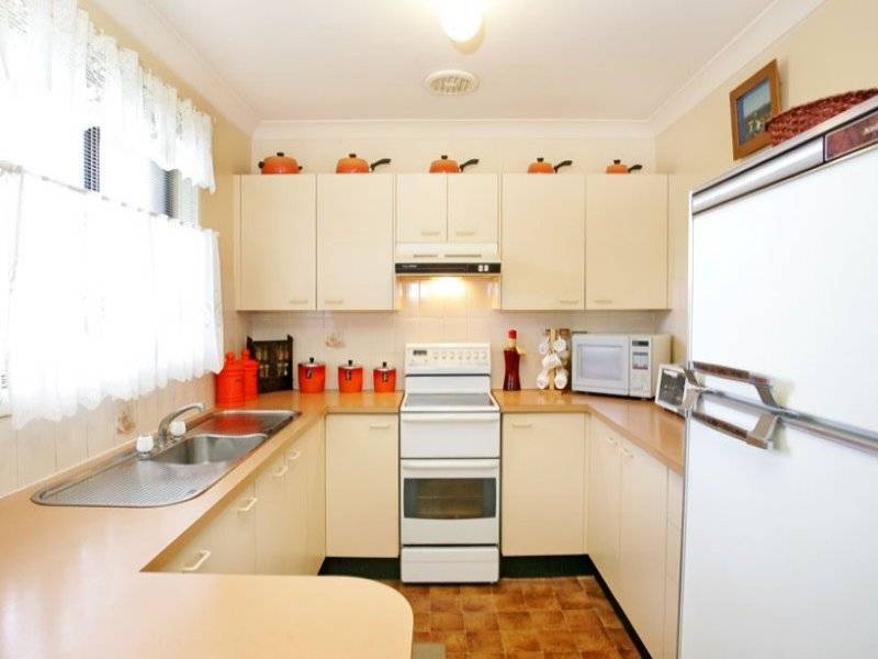 8 Debra Anne Drive, Bateau Bay NSW 2261