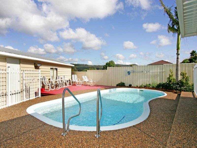 9 Peta Close, Bateau Bay NSW 2261