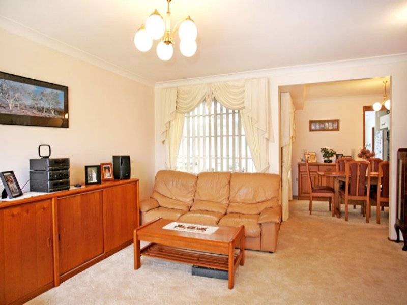 9 Peta Close, Bateau Bay NSW 2261