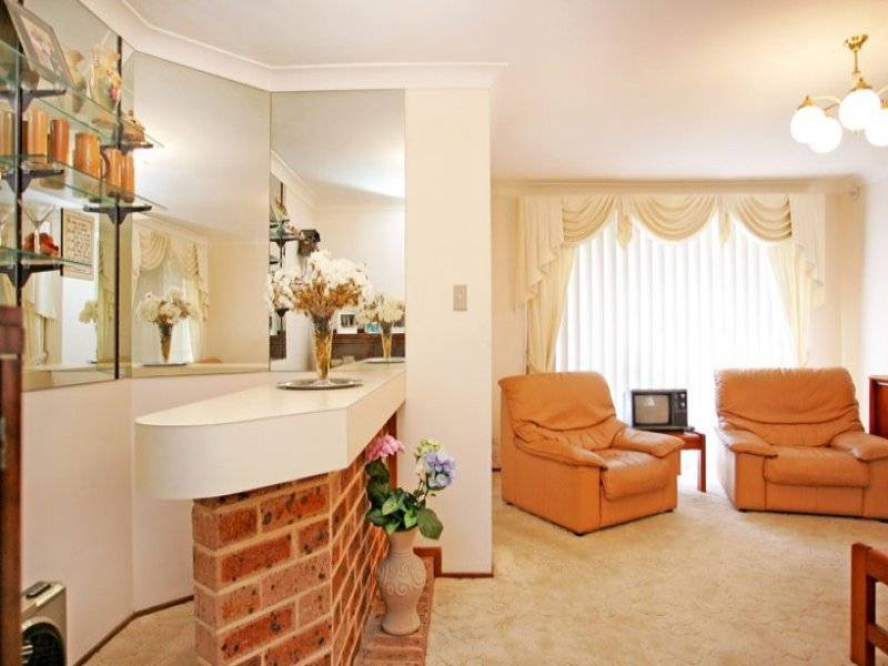 9 Peta Close, Bateau Bay NSW 2261