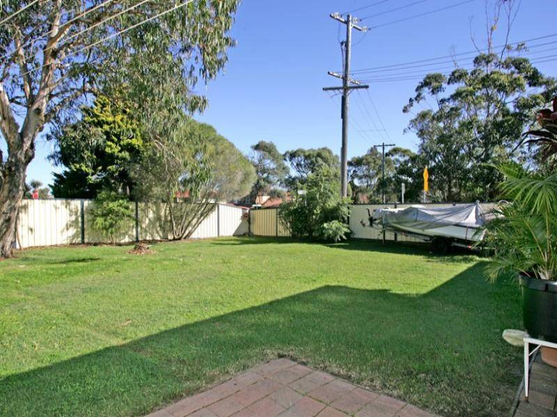 1 Barry Street, Bateau Bay NSW 2261