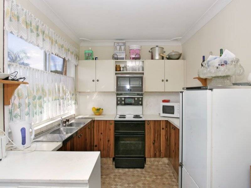 29 Sierra Avenue, Bateau Bay NSW 2261