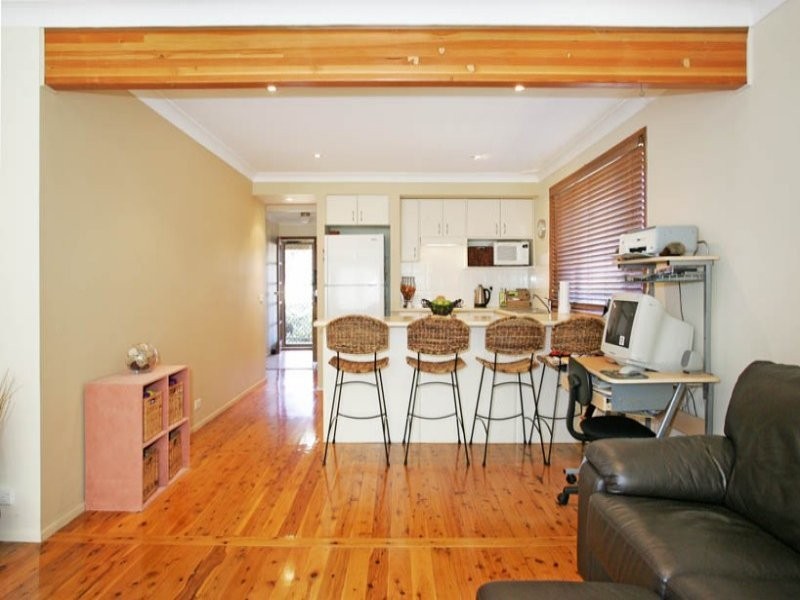 25 Sierra Avenue, Bateau Bay NSW 2261