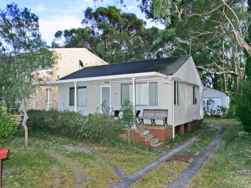 4 Guyagal Street, Bateau Bay NSW 2261