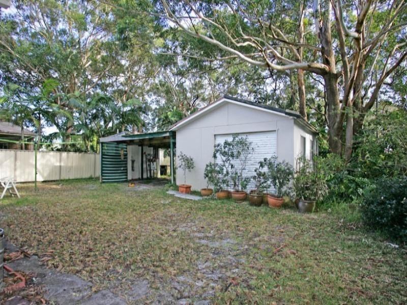 4 Guyagal Street, Bateau Bay NSW 2261