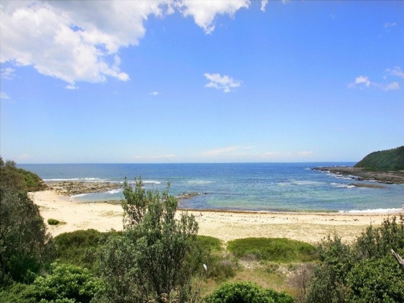 4 Guyagal Street, Bateau Bay NSW 2261