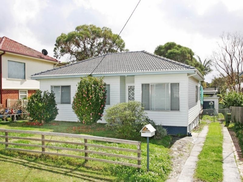 9 Cuthbert Rd, Killarney Vale NSW 2261