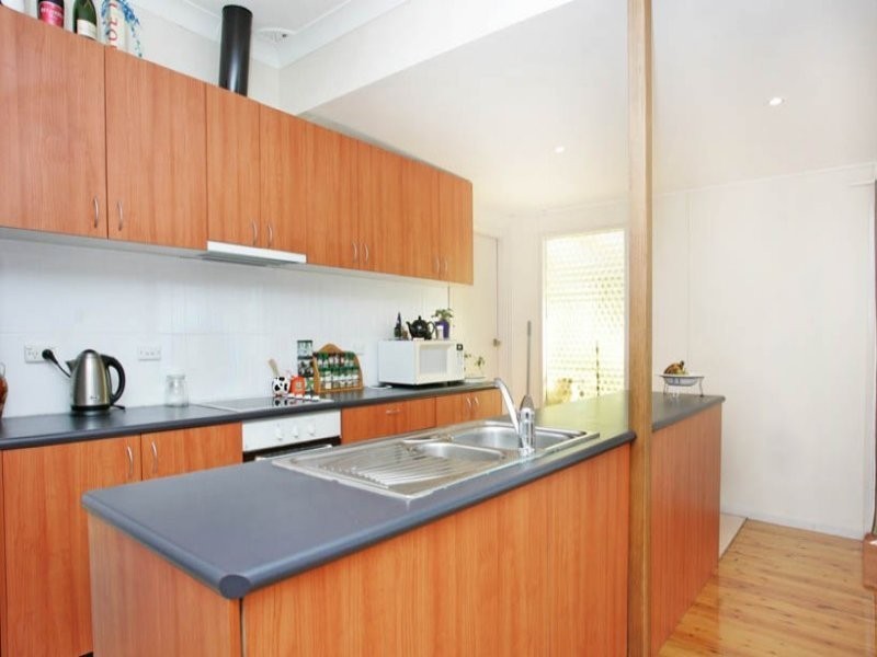 9 Cuthbert Rd, Killarney Vale NSW 2261