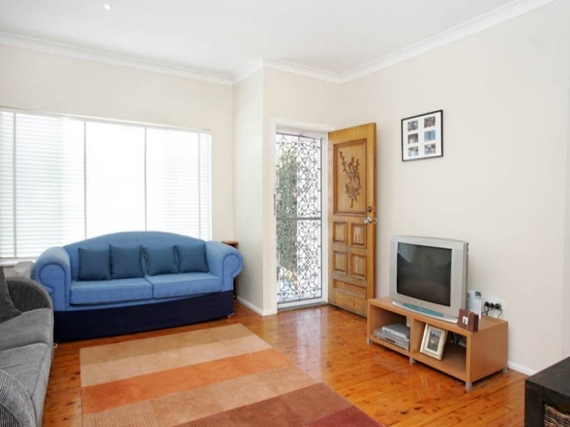 9 Cuthbert Rd, Killarney Vale NSW 2261