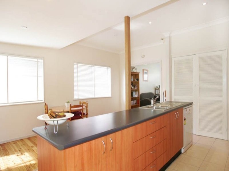 9 Cuthbert Rd, Killarney Vale NSW 2261