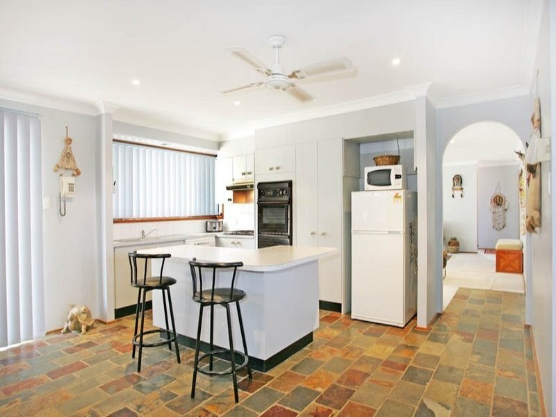 149 Cresthaven Avenue, Bateau Bay NSW 2261