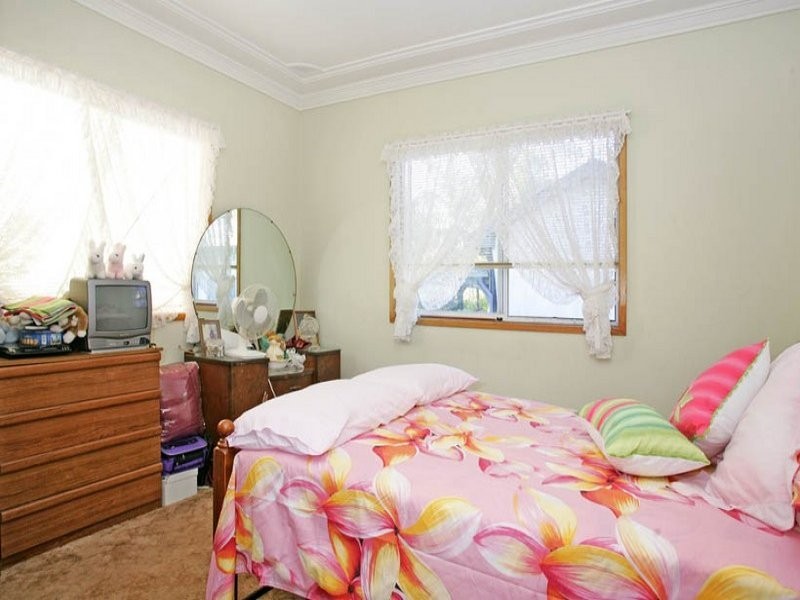 18 South Street, Killarney Vale NSW 2261