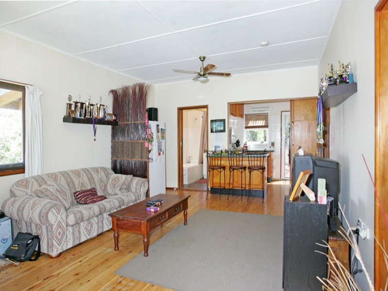 2 Patstone Street, Bateau Bay NSW 2261