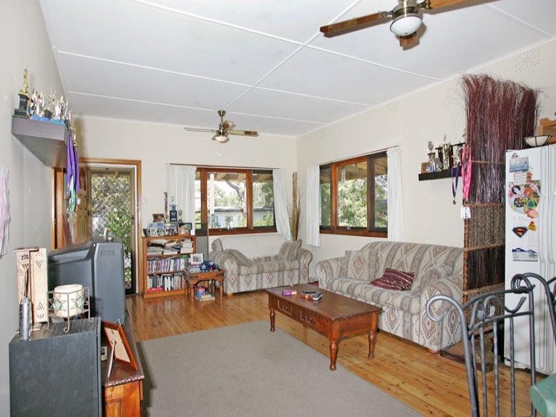 2 Patstone Street, Bateau Bay NSW 2261