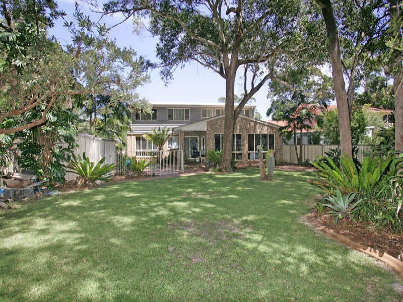 2 Guyagal Street, Bateau Bay NSW 2261