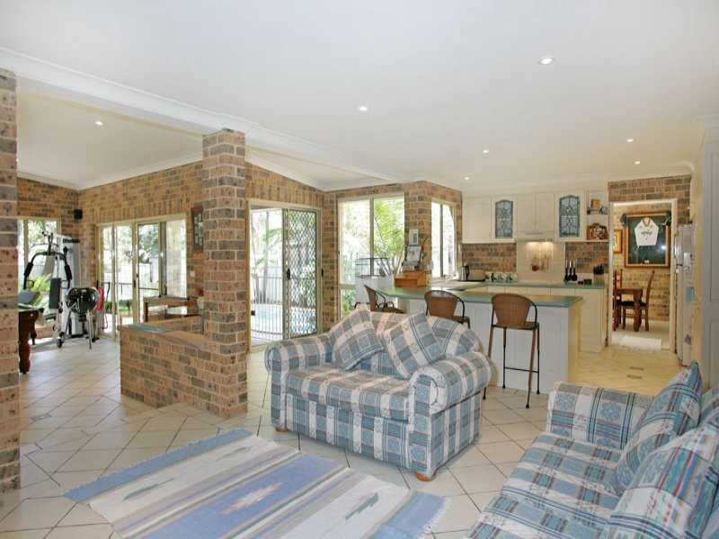 2 Guyagal Street, Bateau Bay NSW 2261