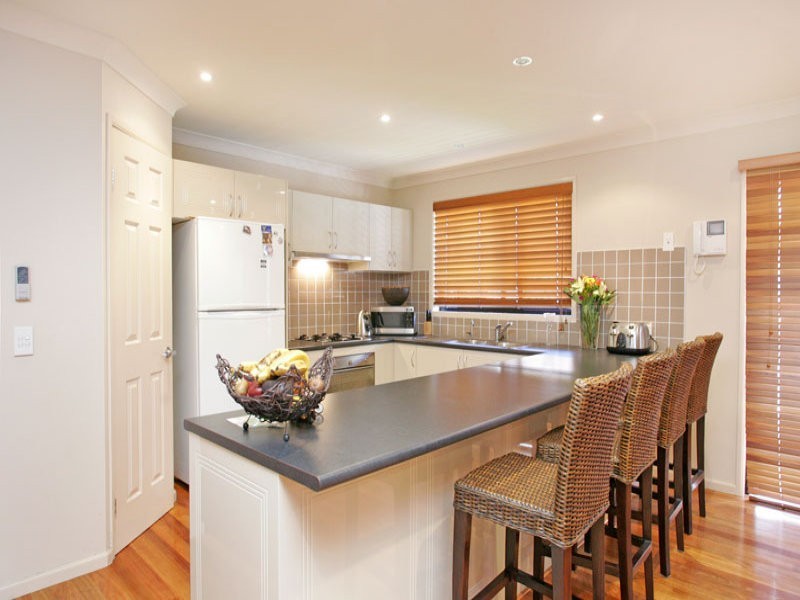 42 Bataan Circuit, Bateau Bay NSW 2261