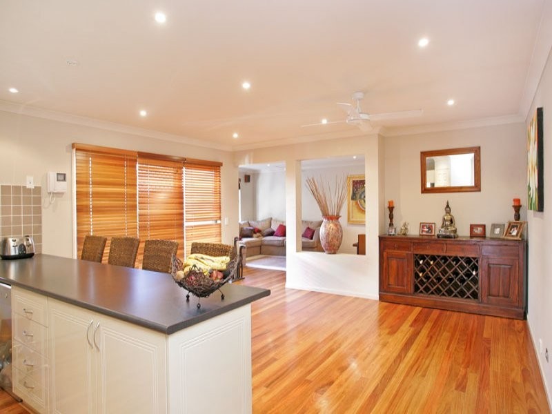 42 Bataan Circuit, Bateau Bay NSW 2261