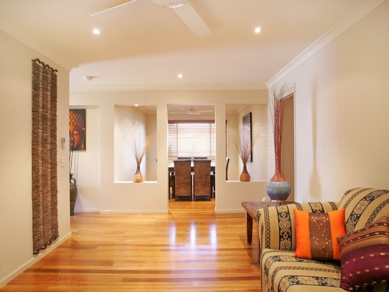 42 Bataan Circuit, Bateau Bay NSW 2261