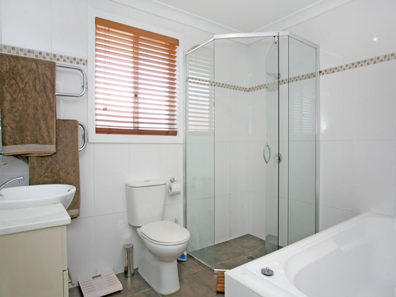 4 Lincoln Close, Bateau Bay NSW 2261