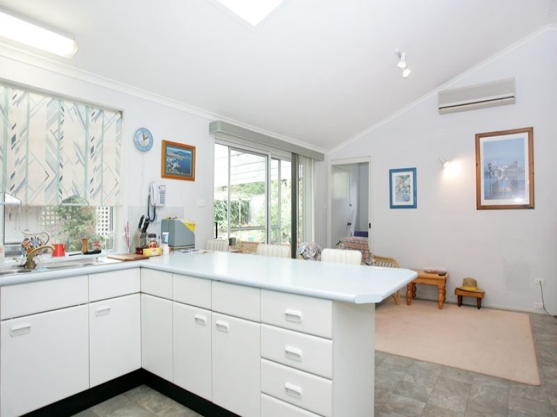 8 Compass Close, Bateau Bay NSW 2261