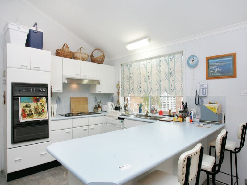 8 Compass Close, Bateau Bay NSW 2261