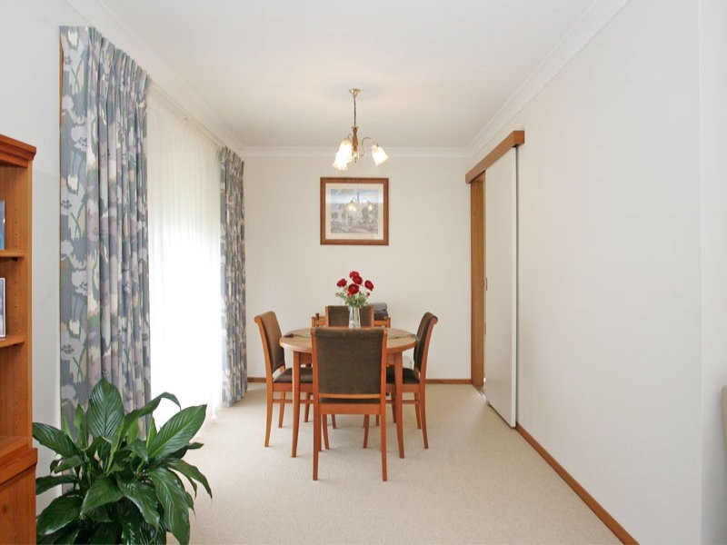 8 Rawsthorne Court, Bateau Bay NSW 2261