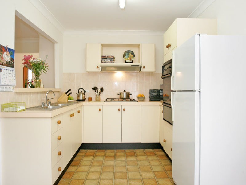 8 Rawsthorne Court, Bateau Bay NSW 2261