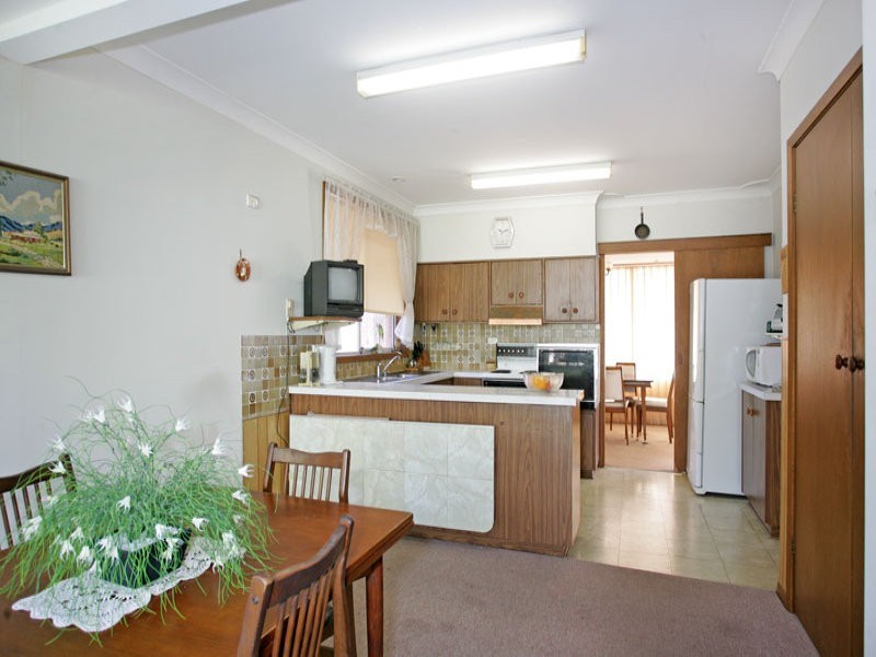 30 Curzon Avenue, Bateau Bay NSW 2261