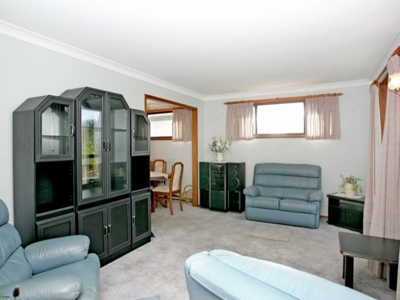 32 Valley View Road, Bateau Bay NSW 2261