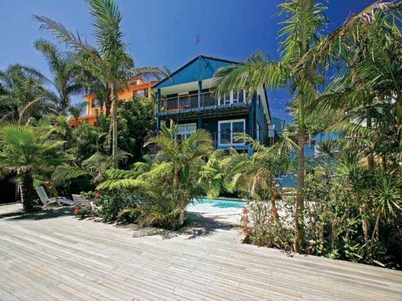 10 Henrys Road, Forresters Beach NSW 2260