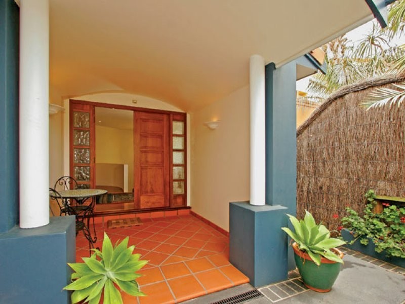 10 Henrys Road, Forresters Beach NSW 2260